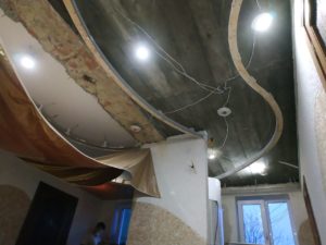 конструкция для двухуровневого натяжного потолка